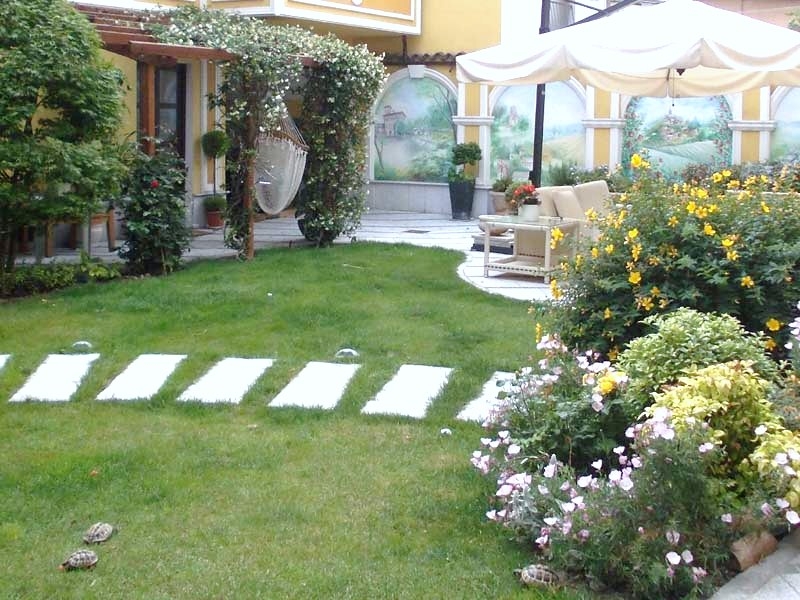 Good foto di piccoli giardini arredati copertura a verde a for Immagini di giardini